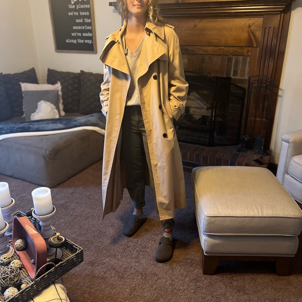 Women’s vintage Etienne Aigner trench.